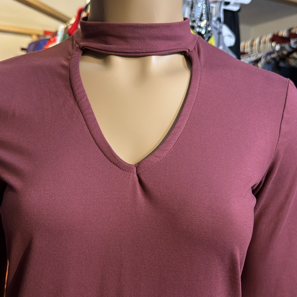 Neck blouse - Picture 2 of 3